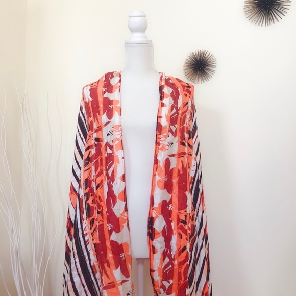 ⚡️Flash sale⚡️ Calvin Klein Floral  Evening Scarf - Picture 2 of 4